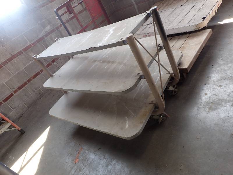 lot 2632 image: 3 Tier Display Cart on Casters