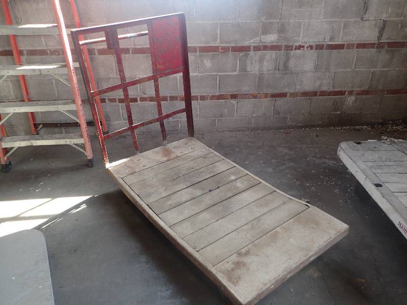 lot 2633 image: Heavy Duty Equipment Cart On Casters