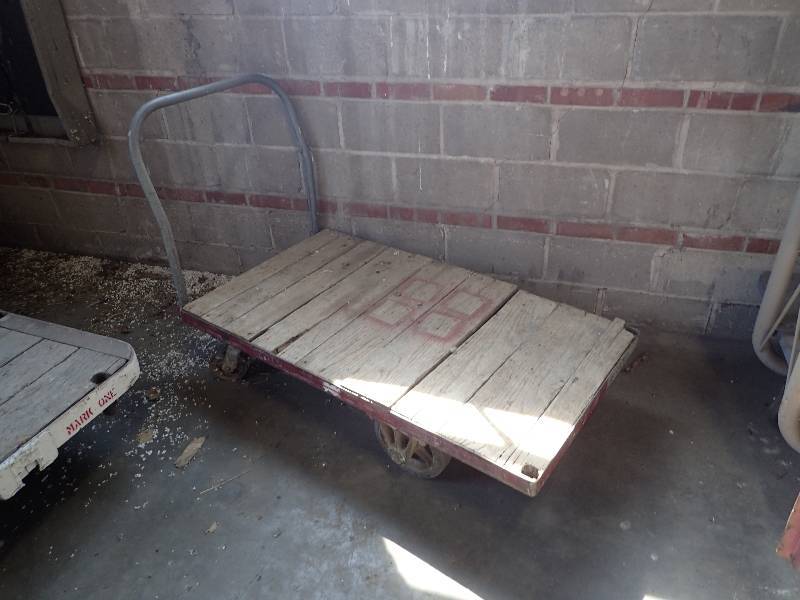 lot 2634 image: Heavy Duty Equipment Cart On Casters