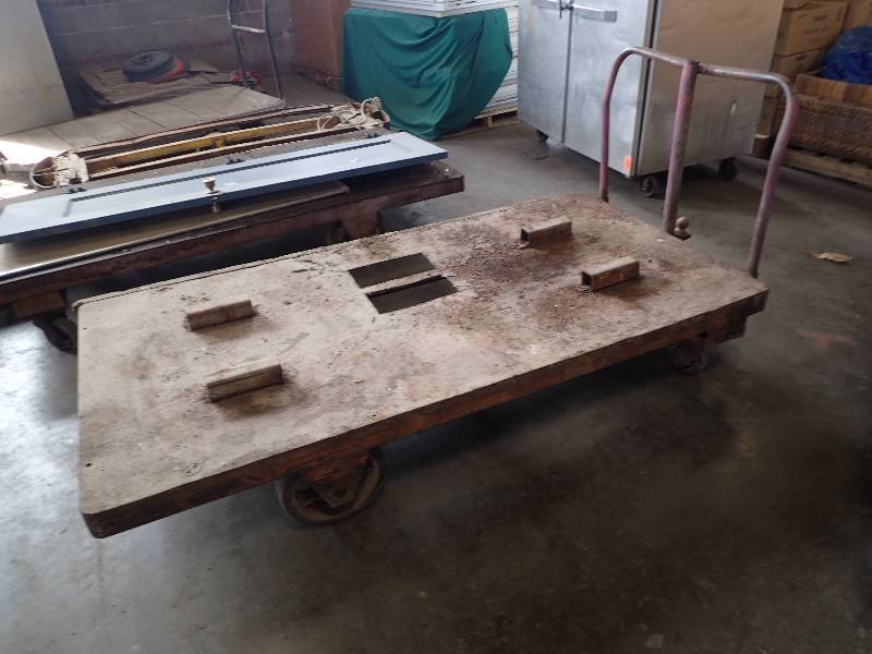 lot 2642 image: Heavy Duty Cart on Casters