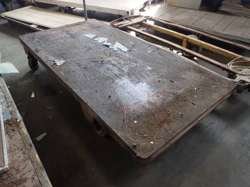 lot 2643 image: Heavy Duty Cart on Casters