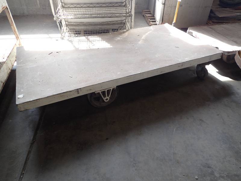lot 2644 image: Heavy Duty Cart on Casters
