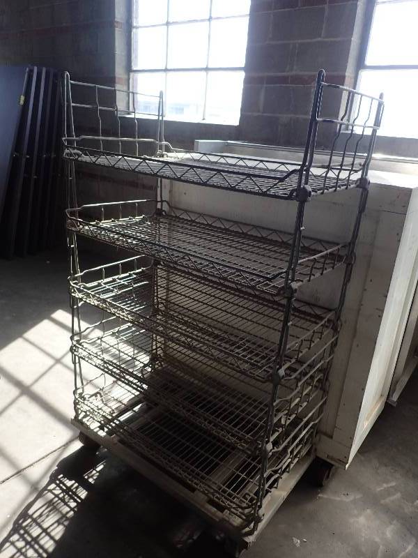 lot 2646 image: 5 Tier Metal Wire Rack on Casters
