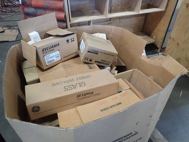 lot 671 image: Large Pallet of Sylvania Light Bulbs & GE Halogen-IR Bulbs