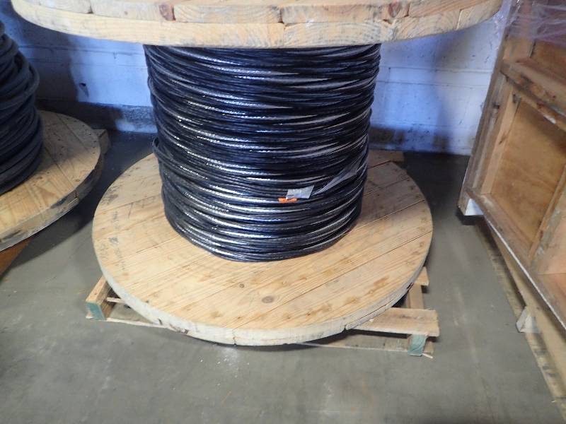 lot 748 image: Large Spool of Heavy Duty 600v XLPE Pvc Cable