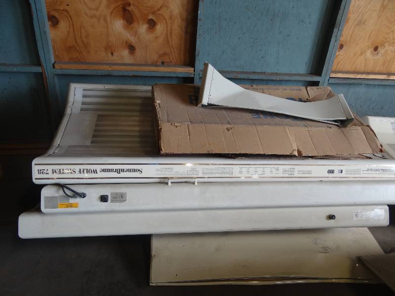 lot 2420 image: SonnenBraune Wolff System 728 Tanning Bed