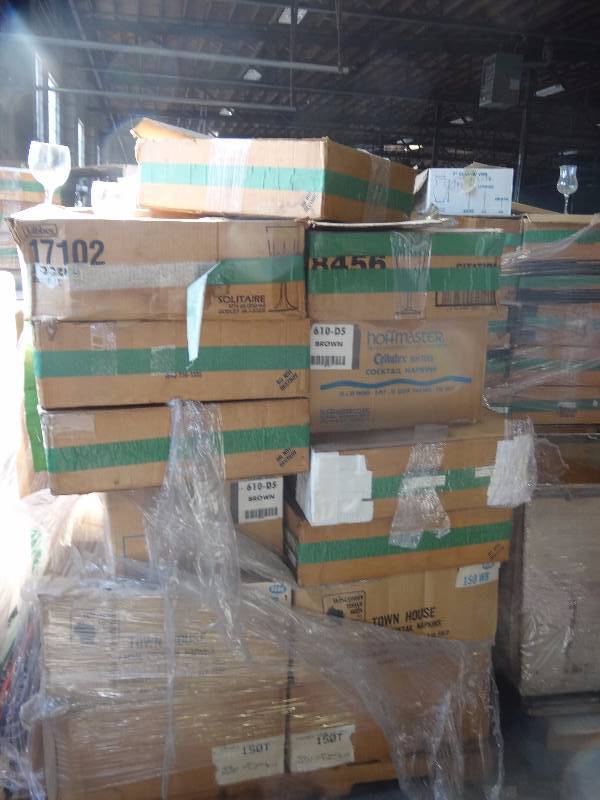 lot 2427 image: Large Pallet Of Misc. Glassware