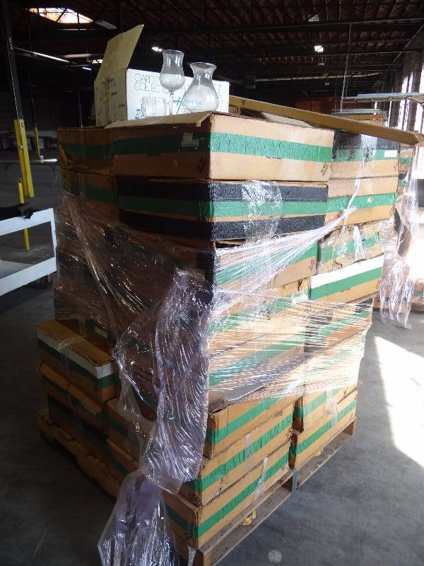 lot 2429 image: Large Pallet Of Misc. Glassware