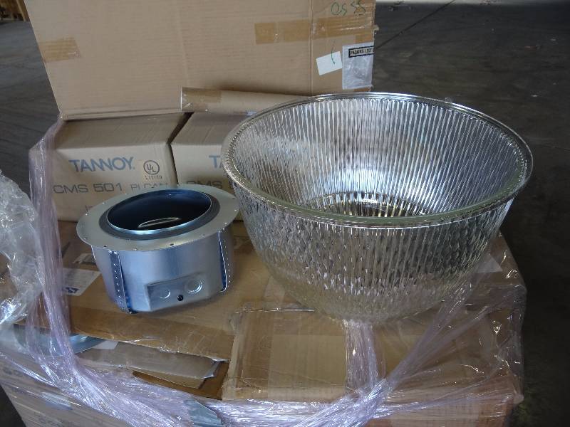 lot 2430 image: Large Pallet of Reccessed Can Lights, Light Globes,and More
