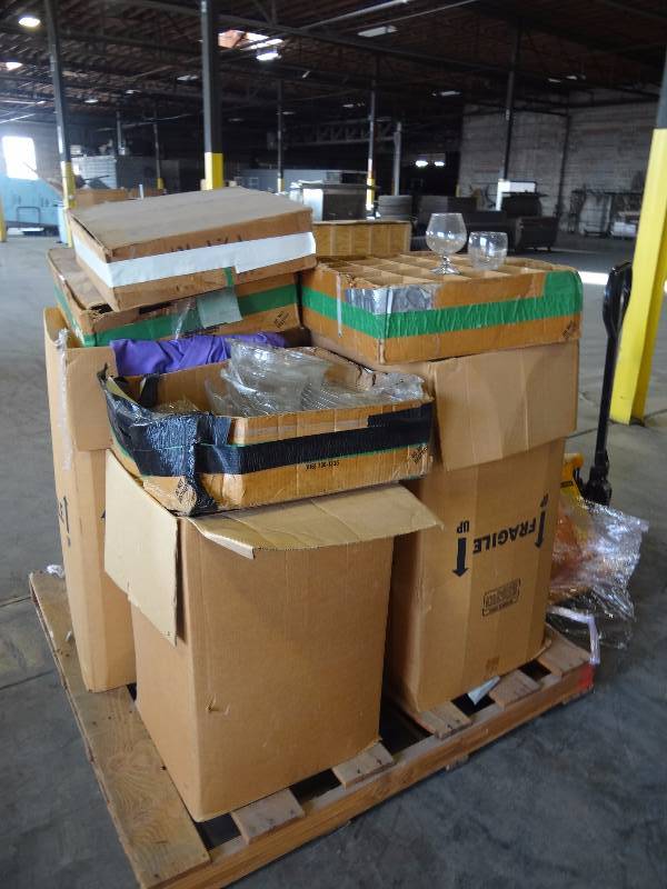 lot 2431 image: Large Pallet Of Misc. Glassware
