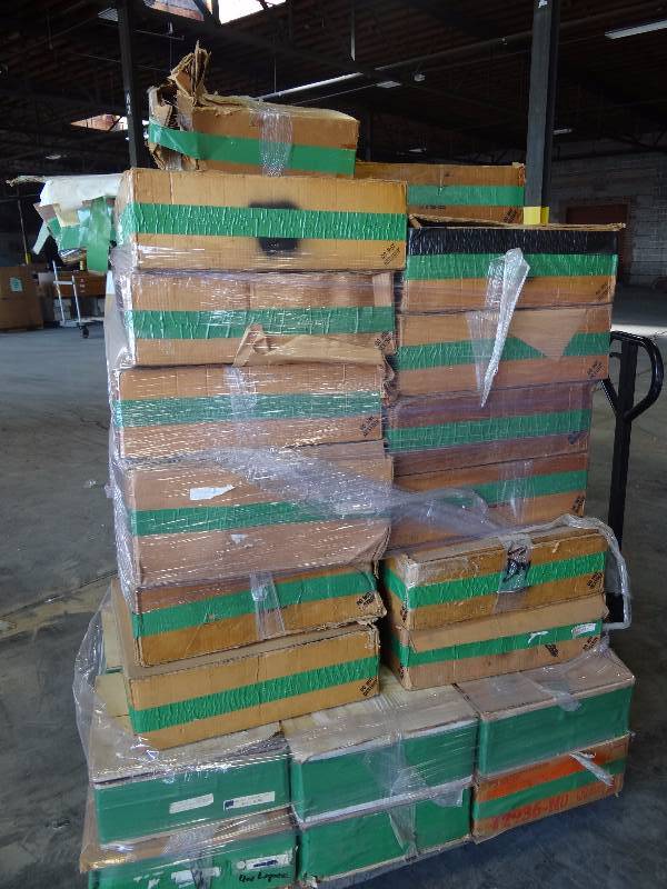 lot 2432 image: Large Pallet Of Misc. Glassware