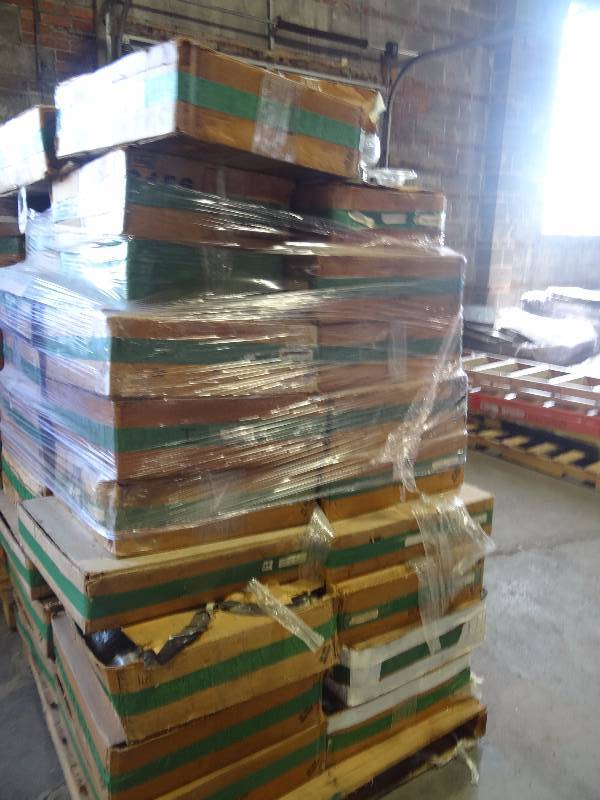 lot 2436 image: Large Pallet Of Misc. Glassware