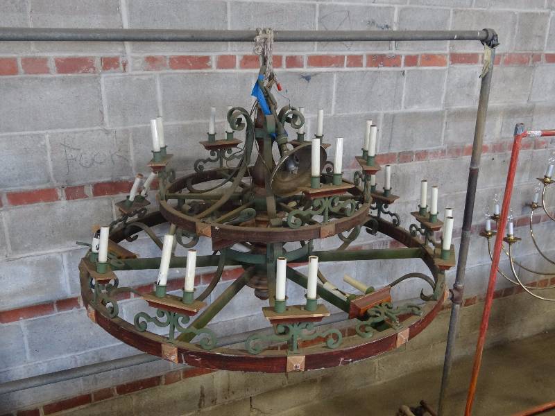 lot 237 image: Wooden Hanging Chandelier