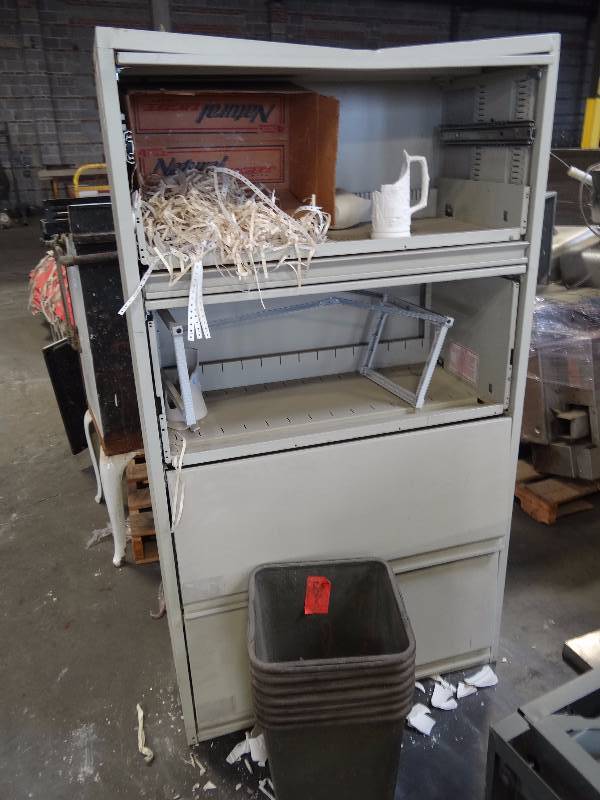 lot 242 image: (4) Drawer Filing Cabinet