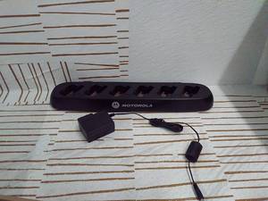 lot 13462 image: Motorola 56531 CLS1110 CLS1410 Two Way Radio Multi-Charger