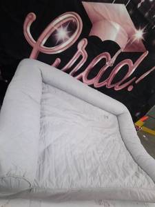 lot 15005 image: Grey orthopedic Dog Bed (Used)