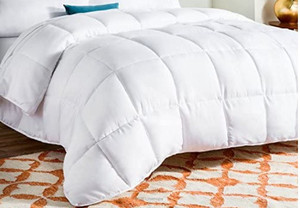 lot 6572 image: Linenspa down alternative microfiber comforter,King