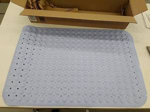 lot 6584 image: FarleeHomes non-slip shower mat