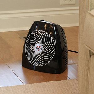 lot 6621 image: Vornado Portable Electric Fan Compact Heater