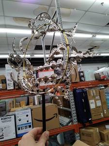 lot 6963 image: Yard ornament, brand and style unknown