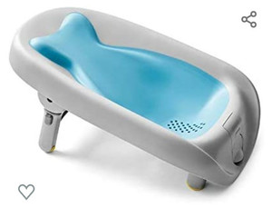 lot 6994 image: Skip Hop Baby Bath Tub