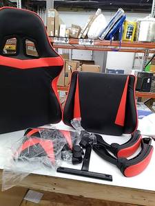 lot 7123 image: Gaming Chair with wheels