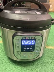 lot 1285 image: Nice Instant Pot pressure cooker