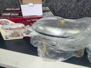 lot 1291 image: Appears new Chafing Dish Nice