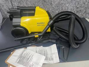 lot 1295 image: Eureka Mighty Mite vacuum works