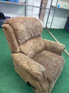 lot 1297 image: Nice recliner chair non smoking