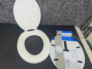 lot 1310 image: New toilet seat