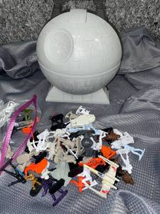 lot 1324 image: Star Wars toys