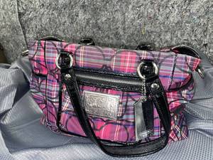 lot 1325 image: Very Nice coach Purse