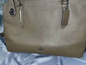 lot 1333 image: Nice Coach purse