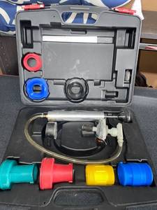 lot 1352 image: Deluxe cooling system Pressure Tester kit