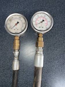 lot 1362 image: Compression gauge set
