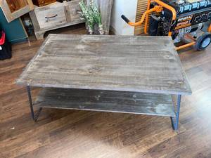 lot 1368 image: Nice coffee table