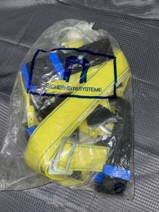 lot 1381 image: Brand new safety harness in bag