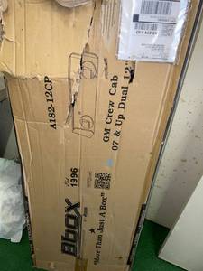 lot 1383 image: Brand new 12 inch speaker box