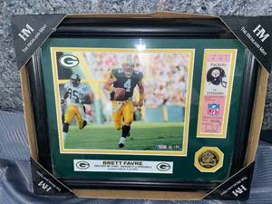 lot 1385 image: New Brett Favre wall hanging