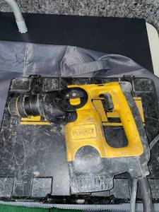 lot 1394 image: Dewalt hammer drill with case. works great