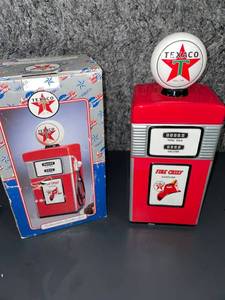 lot 1400 image: Very cool collectible gas pump