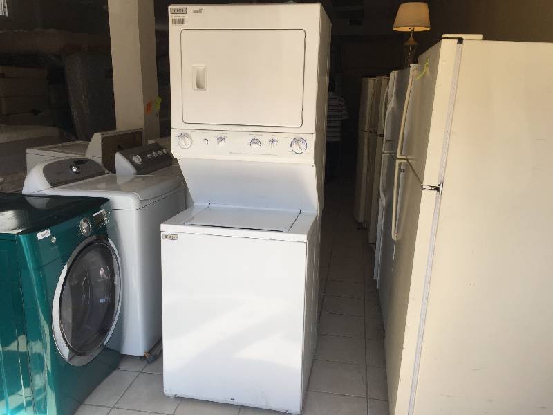 lot 1084 image: KENMORE 82832 HIGH EFFICIENCY DRYER