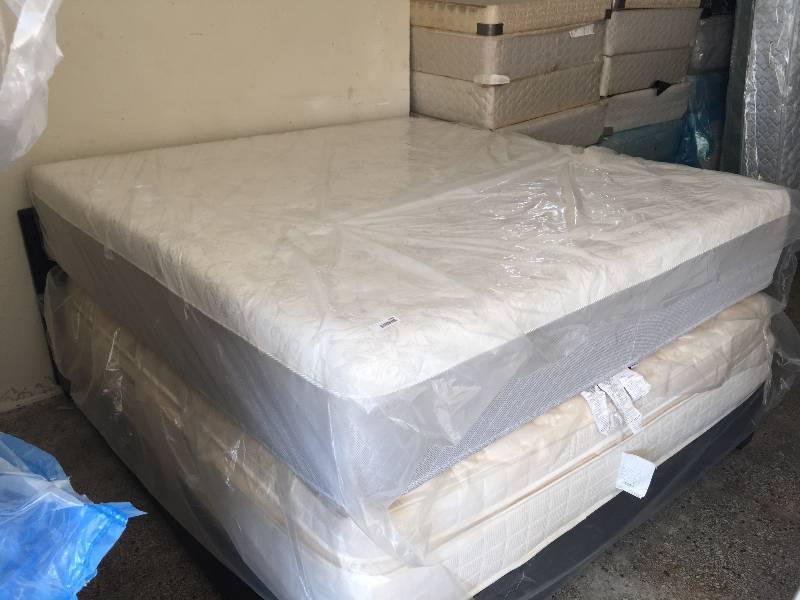 lot KING image: LUXURY KING MATTRESS BY SLEEP INNOVATIONS
