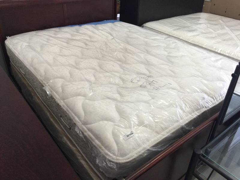 lot 1164 image: QUEEN MATTRESS