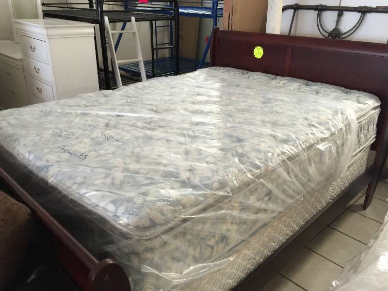 lot 3021 image: QUEEN MATTRESS