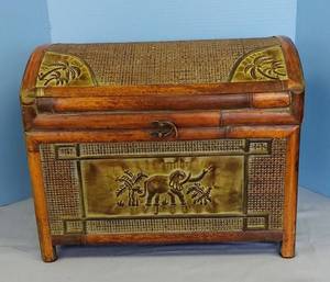 lot 32617 image: Unique Medium Elephant Decor Trunk