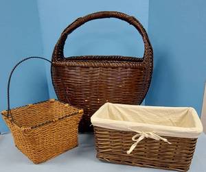 lot 32623 image: Set of 3 Wicker Baskets