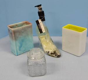 lot 32624 image: Powder Room Decor