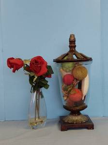 lot 32648 image: Compote & Vase